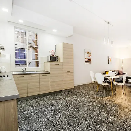 Charming 3 Bedroom Flat, Theoria Travel
